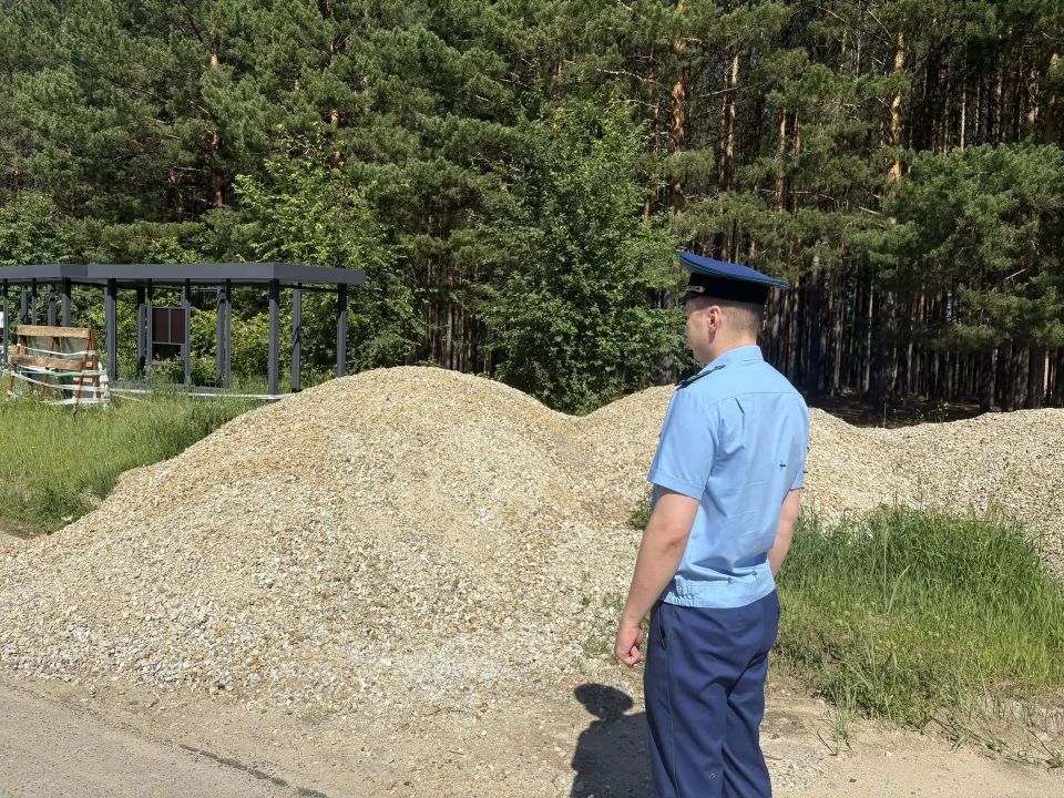 Прокуратура г. Кедрового Томской области контролирует ход благоустройства общественной территории, выполняемого в рамках реализации национального проекта «Инфраструктура для жизни» Прокуратура г. Кедрового Томской области контролирует ход благоустройства общественной территории, выполняемого в рамках реализации национального проекта «Инфраструктура для жизни»