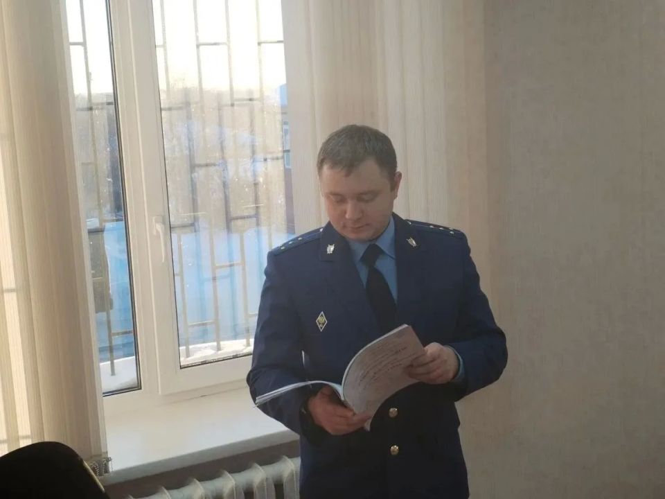 Прокуратура Шегарского района Томской области помогла матери участника специальной военной операции с установлением факта, имеющего юридическое значение