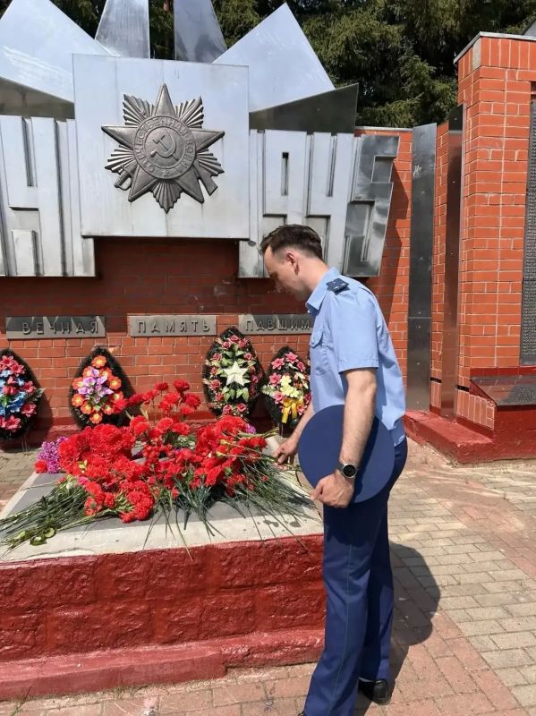 Сотрудники прокуратуры Томской области приняли участие в мероприятиях в честь Дня памяти и скорби Сотрудники прокуратуры Томской области приняли участие в мероприятиях в честь Дня памяти и скорби