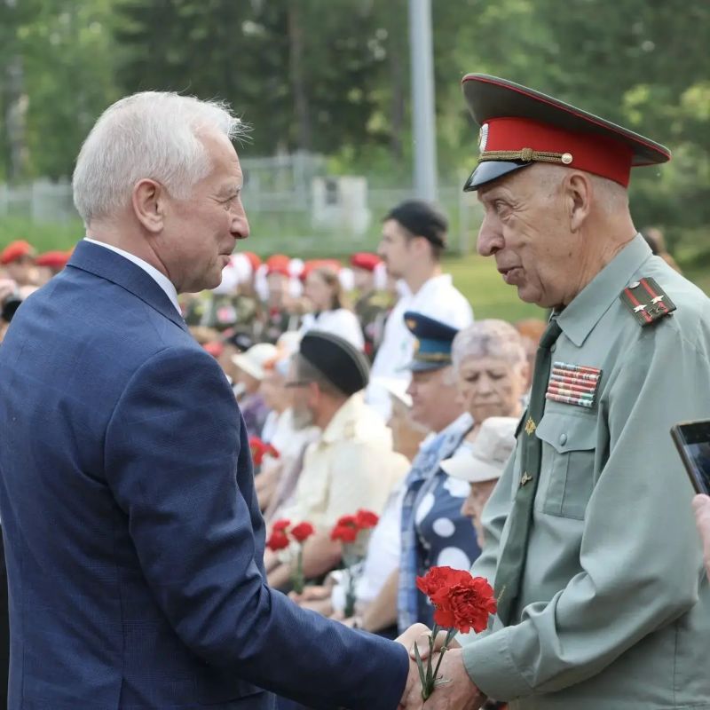 Владимир Мазур: Памятные мероприятия продолжили на Южном кладбище Владимир Мазур: Памятные мероприятия продолжили на Южном кладбище