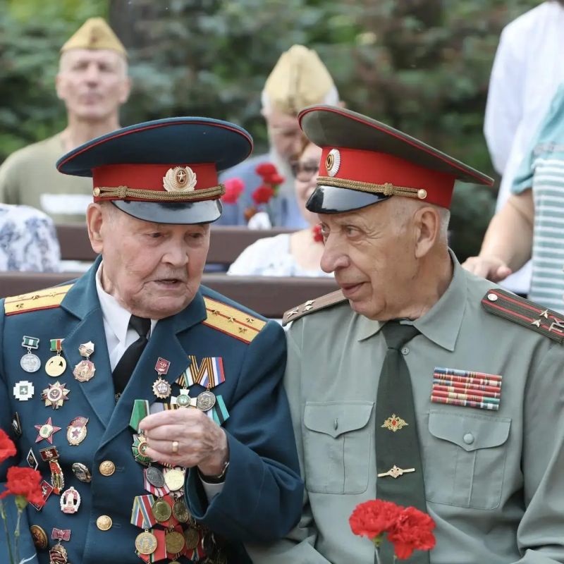 Владимир Мазур: Памятные мероприятия продолжили на Южном кладбище Владимир Мазур: Памятные мероприятия продолжили на Южном кладбище