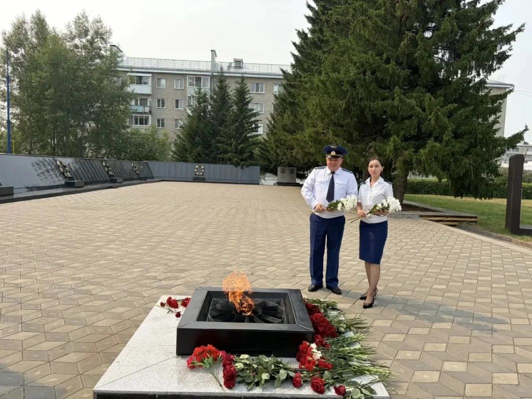 Сотрудники прокуратуры Томской области приняли участие в мероприятиях в честь Дня памяти и скорби Сотрудники прокуратуры Томской области приняли участие в мероприятиях в честь Дня памяти и скорби