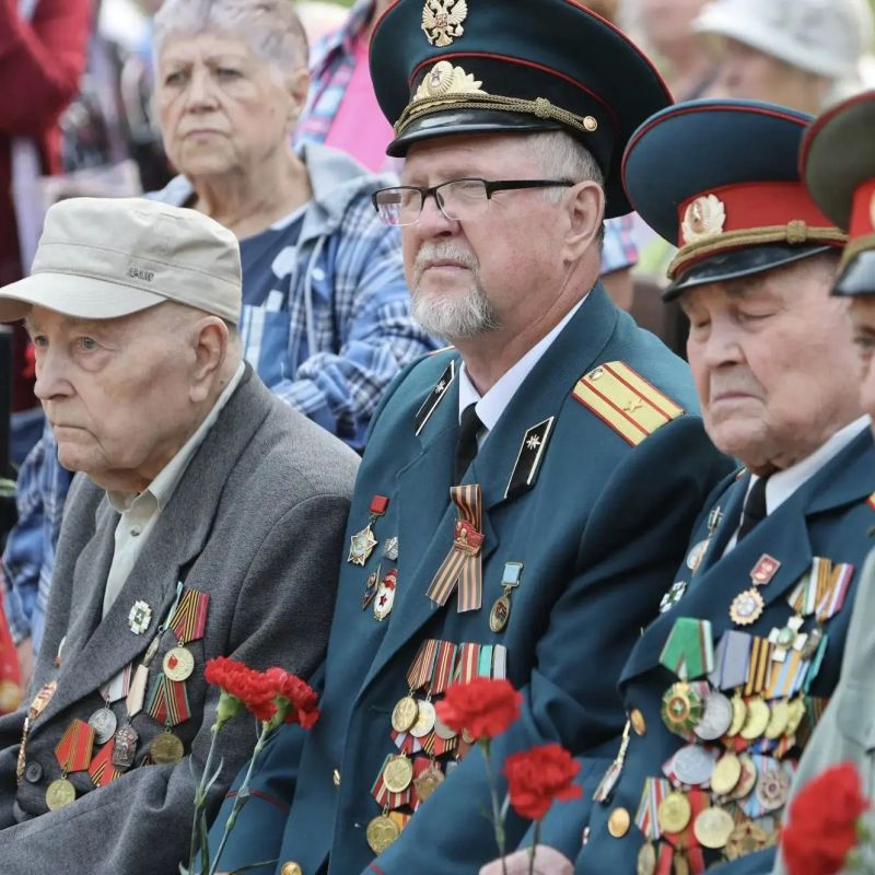 Владимир Мазур: Памятные мероприятия продолжили на Южном кладбище Владимир Мазур: Памятные мероприятия продолжили на Южном кладбище