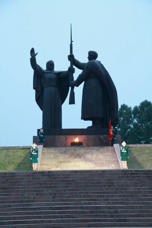 В Томске офицеры СК России приняли участие в акции «Свеча памяти» В Томске офицеры СК России приняли участие в акции «Свеча памяти»