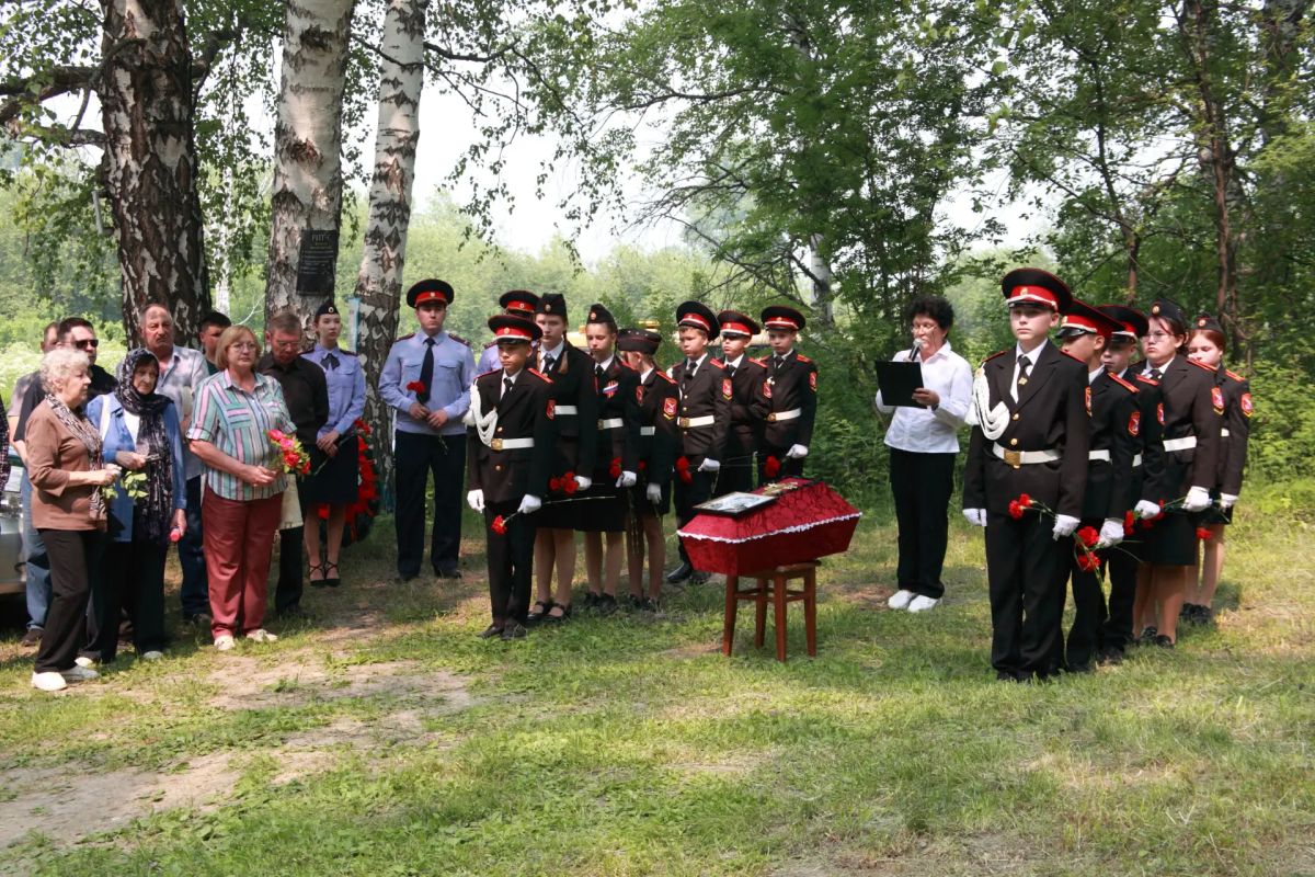 В Томской области сотрудники регионального следственного управления приняли участие церемонии захоронения останков бойца Красной Армии В Томской области сотрудники регионального следственного управления приняли участие церемонии захоронения останков бойца Красной Армии
