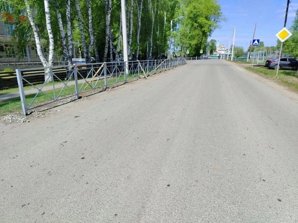 После вмешательства прокуратуры Молчановского района Томской области рядом со школой в селе Могочино обеспечена безопасность дорожного движения