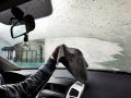 Необычный способ борьбы с запотеванием окон в автомобиле: картошка на страже видимости