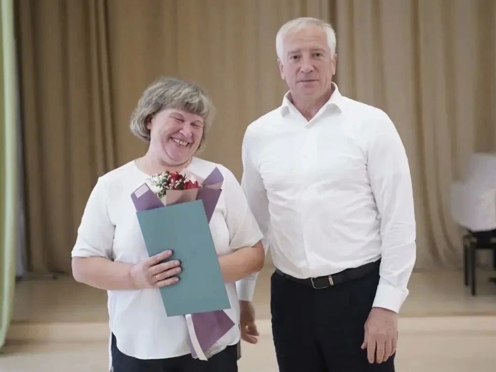 Владимир Мазур: В рабочих поездках не упускаю возможности встретиться с волонтёрами, выразить свою признательность и передать слова благодарности от наших солдат, выполняющих боевые задачи на фронте Владимир Мазур: В рабочих поездках не упускаю возможности встретиться с волонтёрами, выразить свою признательность и передать слова благодарности от наших солдат, выполняющих боевые задачи на фронте