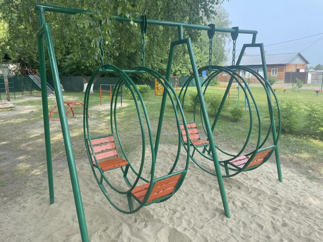 Благодаря прокуратуре Кожевниковского района Томской области отремонтированы детские игровые площадки Благодаря прокуратуре Кожевниковского района Томской области отремонтированы детские игровые площадки