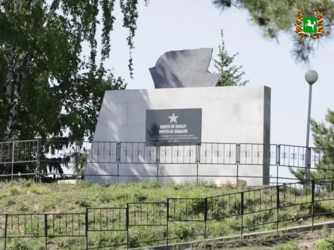 В Северске продолжается благоустройство сквера с озером у Мемориала «Курган Славы» В Северске продолжается благоустройство сквера с озером у Мемориала «Курган Славы»