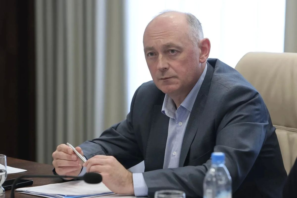 Владимир Мазур: С участием прокурора области, главного федерального инспектора в регионе, руководства управления Федеральной антимонопольной службы, представителей топливозаправочного комплекса, глав городов и районов... Владимир Мазур: С участием прокурора области, главного федерального инспектора в регионе, руководства управления Федеральной антимонопольной службы, представителей топливозаправочного комплекса, глав городов и районов...