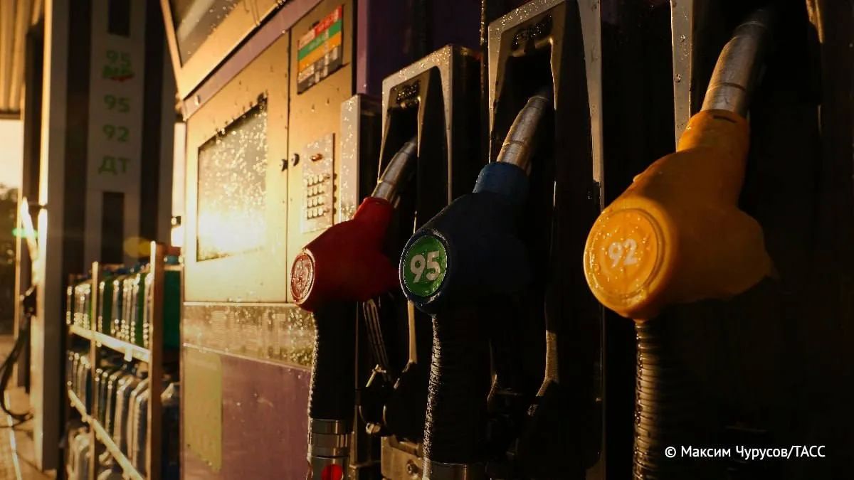 Глава Томской области призвал автомобилистов не поддаваться ажиотажу и не запасаться бензином