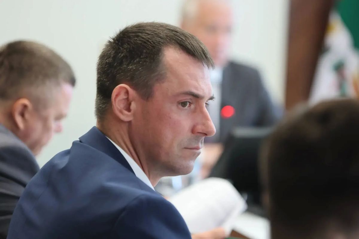 Владимир Мазур: С участием прокурора области, главного федерального инспектора в регионе, руководства управления Федеральной антимонопольной службы, представителей топливозаправочного комплекса, глав городов и районов... Владимир Мазур: С участием прокурора области, главного федерального инспектора в регионе, руководства управления Федеральной антимонопольной службы, представителей топливозаправочного комплекса, глав городов и районов...