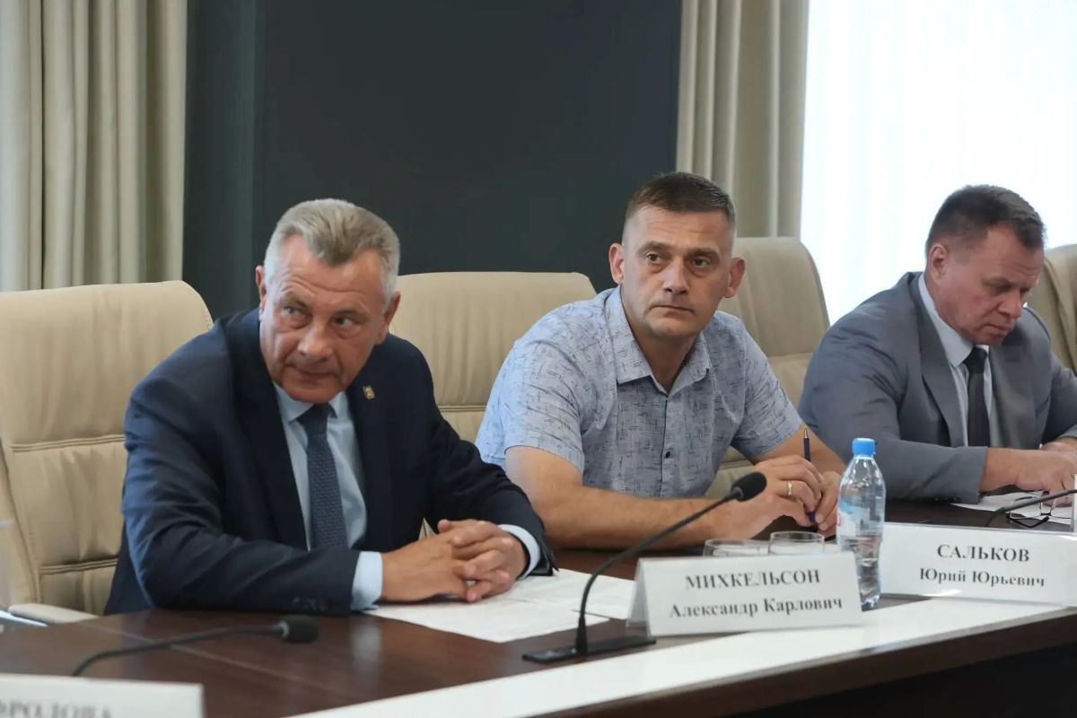 Владимир Мазур: Сегодня на комиссии по чрезвычайным ситуациям приняли решение о сумме компенсации жителям Новоильинки Шегарского района, чьё жильё пострадало во время пожара в мае Владимир Мазур: Сегодня на комиссии по чрезвычайным ситуациям приняли решение о сумме компенсации жителям Новоильинки Шегарского района, чьё жильё пострадало во время пожара в мае