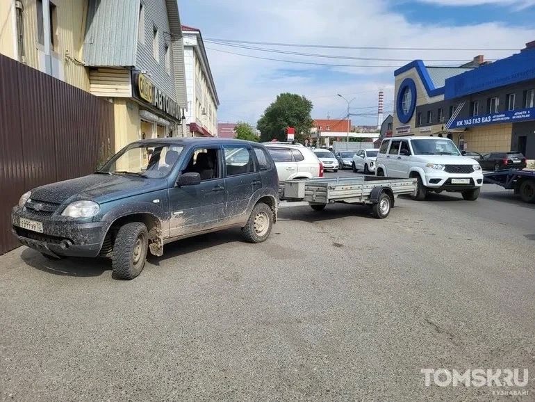 Мастера томской парковки: невозможные преграды или самокатный лабиринт Мастера томской парковки: невозможные преграды или самокатный лабиринт