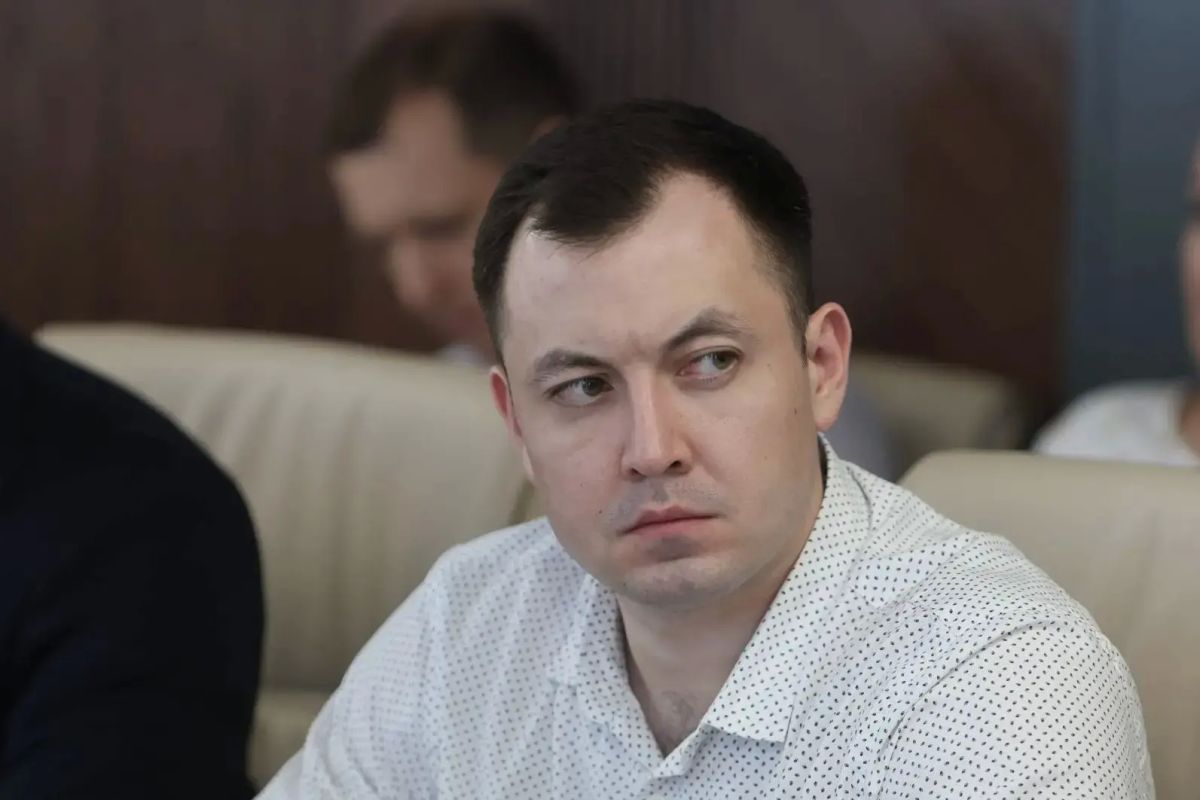 Владимир Мазур: С участием прокурора области, главного федерального инспектора в регионе, руководства управления Федеральной антимонопольной службы, представителей топливозаправочного комплекса, глав городов и районов... Владимир Мазур: С участием прокурора области, главного федерального инспектора в регионе, руководства управления Федеральной антимонопольной службы, представителей топливозаправочного комплекса, глав городов и районов...