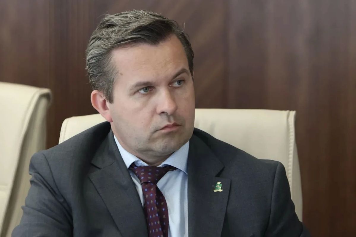 Владимир Мазур: С участием прокурора области, главного федерального инспектора в регионе, руководства управления Федеральной антимонопольной службы, представителей топливозаправочного комплекса, глав городов и районов... Владимир Мазур: С участием прокурора области, главного федерального инспектора в регионе, руководства управления Федеральной антимонопольной службы, представителей топливозаправочного комплекса, глав городов и районов...