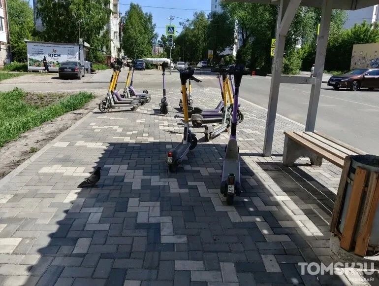 Мастера томской парковки: невозможные преграды или самокатный лабиринт Мастера томской парковки: невозможные преграды или самокатный лабиринт