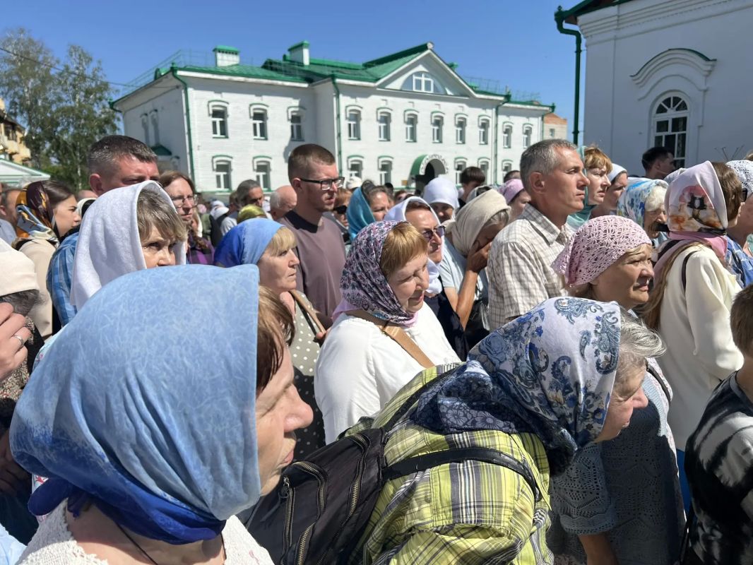 Владимир Мазур: Вместе с томичами, поломниками, митрополитом Томским и Асиновским Ростиславом, генеральным директором телеканала «Спас» Борисом Вячеславовичем Корчевниковым сегодня встретили день памяти старца Фёдора Кузьмича Владимир Мазур: Вместе с томичами, поломниками, митрополитом Томским и Асиновским Ростиславом, генеральным директором телеканала «Спас» Борисом Вячеславовичем Корчевниковым сегодня встретили день памяти старца Фёдора Кузьмича