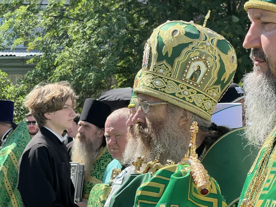 Владимир Мазур: Вместе с томичами, поломниками, митрополитом Томским и Асиновским Ростиславом, генеральным директором телеканала «Спас» Борисом Вячеславовичем Корчевниковым сегодня встретили день памяти старца Фёдора Кузьмича Владимир Мазур: Вместе с томичами, поломниками, митрополитом Томским и Асиновским Ростиславом, генеральным директором телеканала «Спас» Борисом Вячеславовичем Корчевниковым сегодня встретили день памяти старца Фёдора Кузьмича