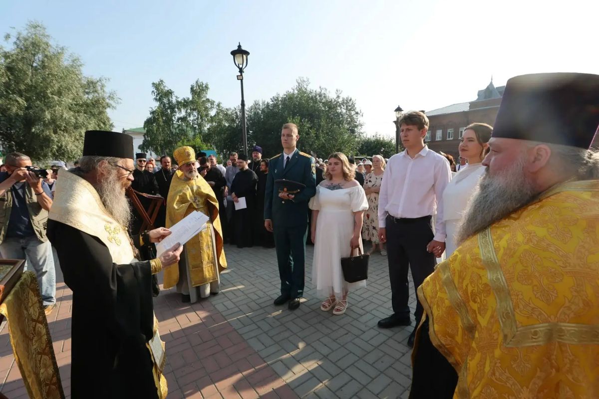 Владимир Мазур: Сегодня отметили молебном и парадом День святых Петра и Февронии Муромских, в память о которых в нашей стране учреждён День семьи, любви и верности Владимир Мазур: Сегодня отметили молебном и парадом День святых Петра и Февронии Муромских, в память о которых в нашей стране учреждён День семьи, любви и верности