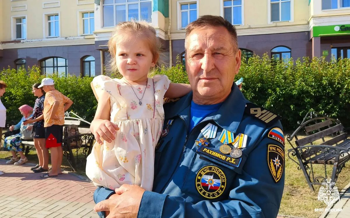 Семьи сотрудников Главного управления МЧС России по Томской области приняли участие в праздновании Дня семьи, любви и верности Семьи сотрудников Главного управления МЧС России по Томской области приняли участие в праздновании Дня семьи, любви и верности