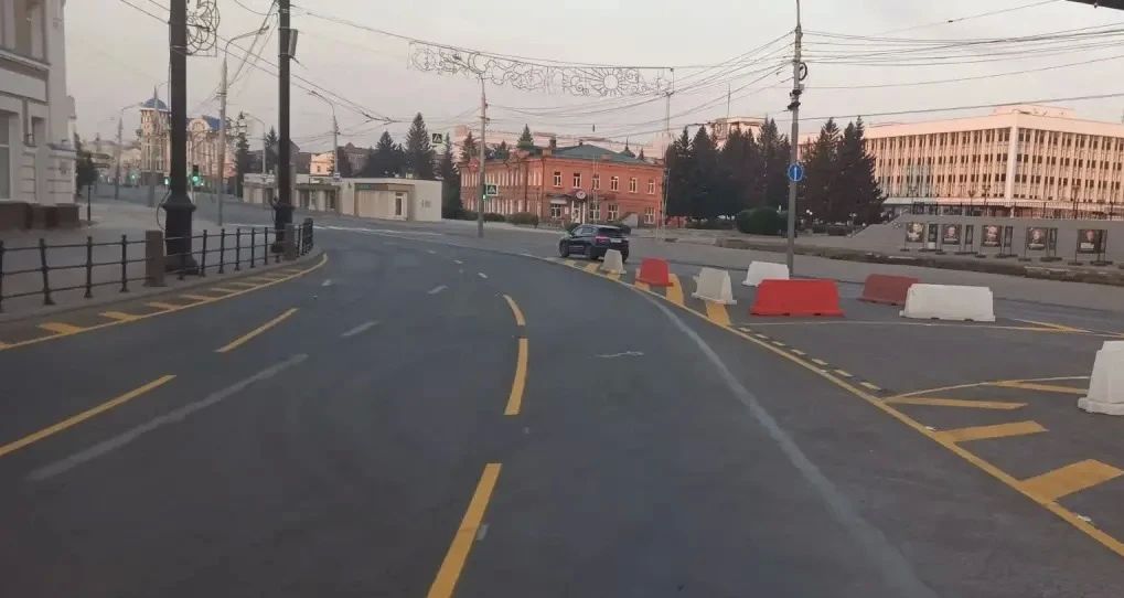 На дорожном кольце площади Ленина начала действовать новая схема движения На дорожном кольце площади Ленина начала действовать новая схема движения
