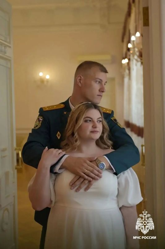 Сердца соединившиеся в День семьи: история любви огнеборца МЧС России и его избранницы Сердца соединившиеся в День семьи: история любви огнеборца МЧС России и его избранницы