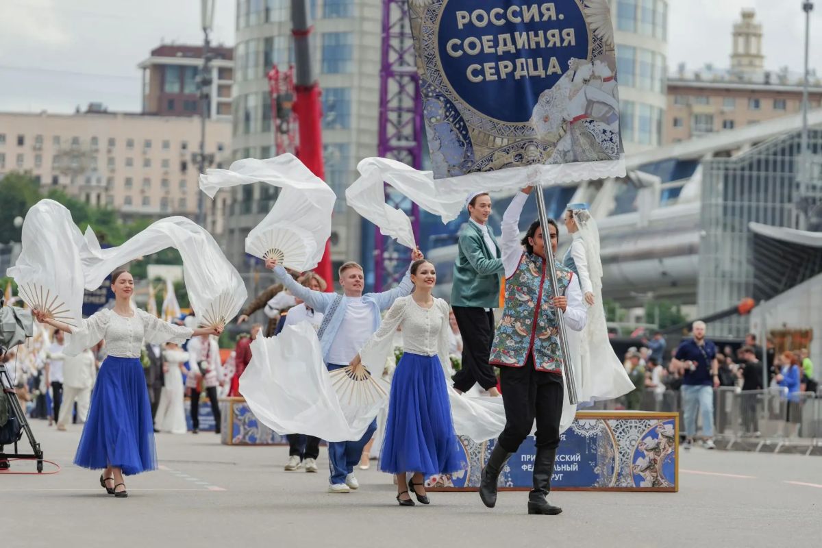 Две пары из Томской области поженились на Всероссийском свадебном фестивале Две пары из Томской области поженились на Всероссийском свадебном фестивале
