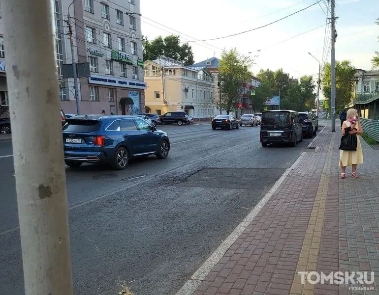 Мастера томской парковки: учебные машины или короли остановок Мастера томской парковки: учебные машины или короли остановок