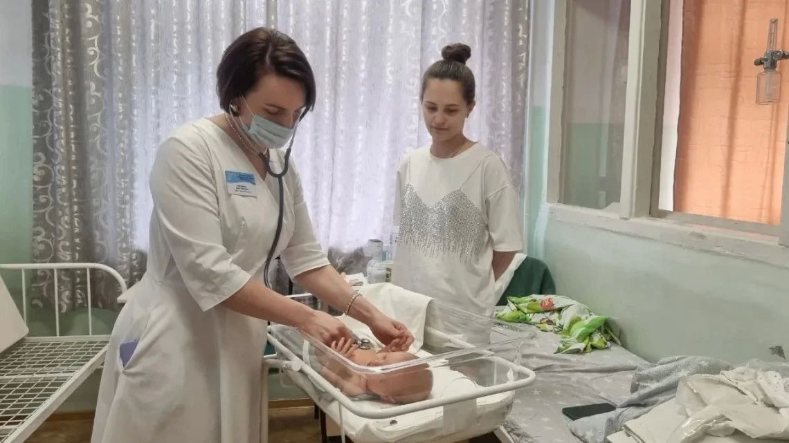 "Быть хорошим родителем сложно": врач из Томска рассказала, как спасают новорожденных