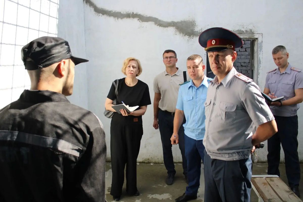 Томский прокурор по надзору за соблюдением законов в исправительных учреждениях области Илья Соколов вместе с региональным омбудсменом Еленой Карташовой посетили исправительную колонию № 3 Томский прокурор по надзору за соблюдением законов в исправительных учреждениях области Илья Соколов вместе с региональным омбудсменом Еленой Карташовой посетили исправительную колонию № 3