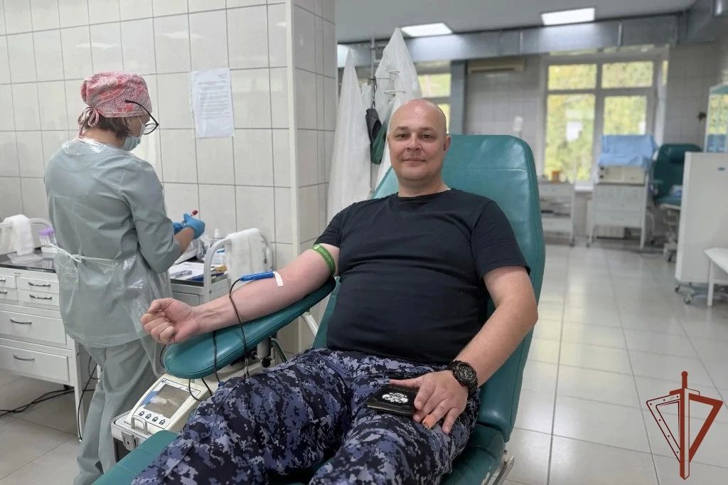 Росгвардейцы сдали более 7 литров крови для медицинских учреждений Томской области Росгвардейцы сдали более 7 литров крови для медицинских учреждений Томской области