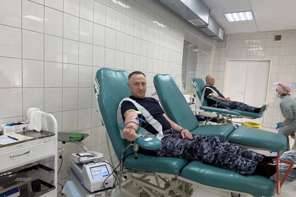 Росгвардейцы сдали более 7 литров крови для медицинских учреждений Томской области Росгвардейцы сдали более 7 литров крови для медицинских учреждений Томской области