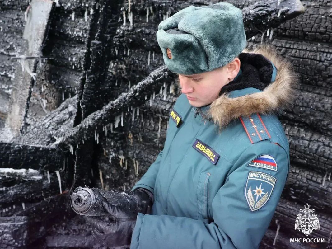#ЛицаМЧС. #ЛицпГПН. Династия мужества: как семейные ценности привели Павла Завьялова в ряды МЧС России Сегодня, в день 99-й годовщины со дня образования органов Государственного пожарного надзора, мы продолжаем знакомить... #ЛицаМЧС. #ЛицпГПН. Династия мужества: как семейные ценности привели Павла Завьялова в ряды МЧС России Сегодня, в день 99-й годовщины со дня образования органов Государственного пожарного надзора, мы продолжаем знакомить...