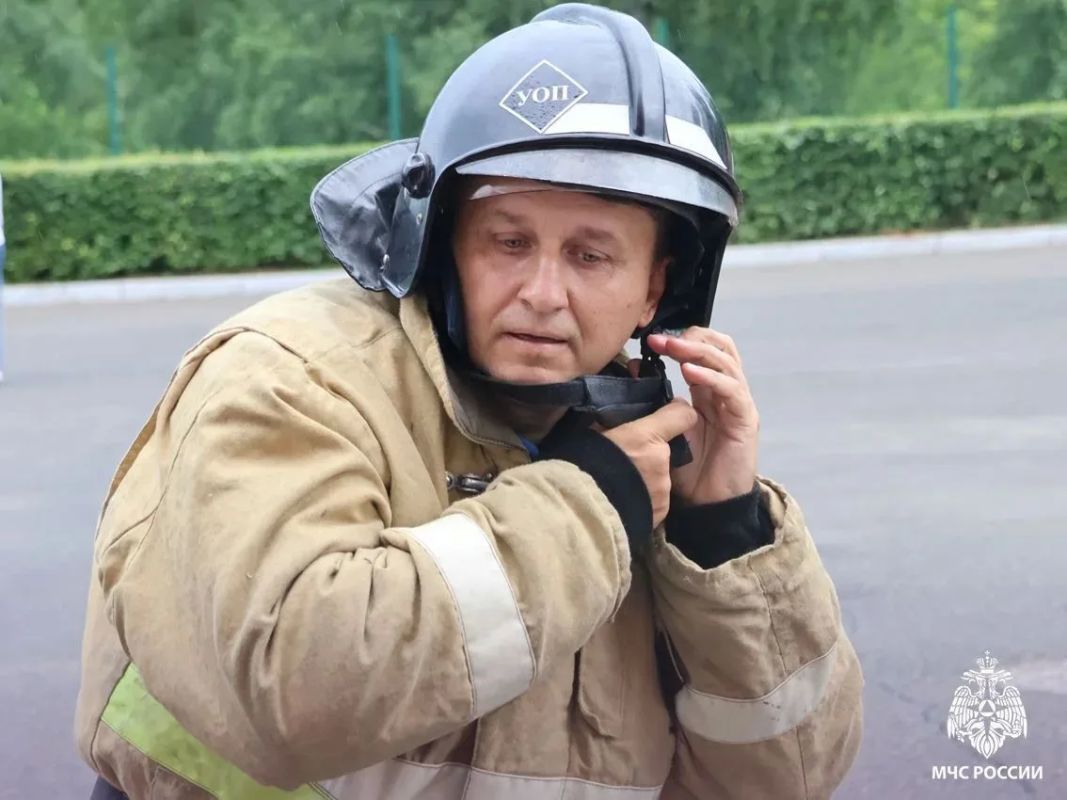 «Чист от сажи и копоти»: в Томске огнеборцы проводили на заслуженный отдых сотрудника МЧС России «Чист от сажи и копоти»: в Томске огнеборцы проводили на заслуженный отдых сотрудника МЧС России