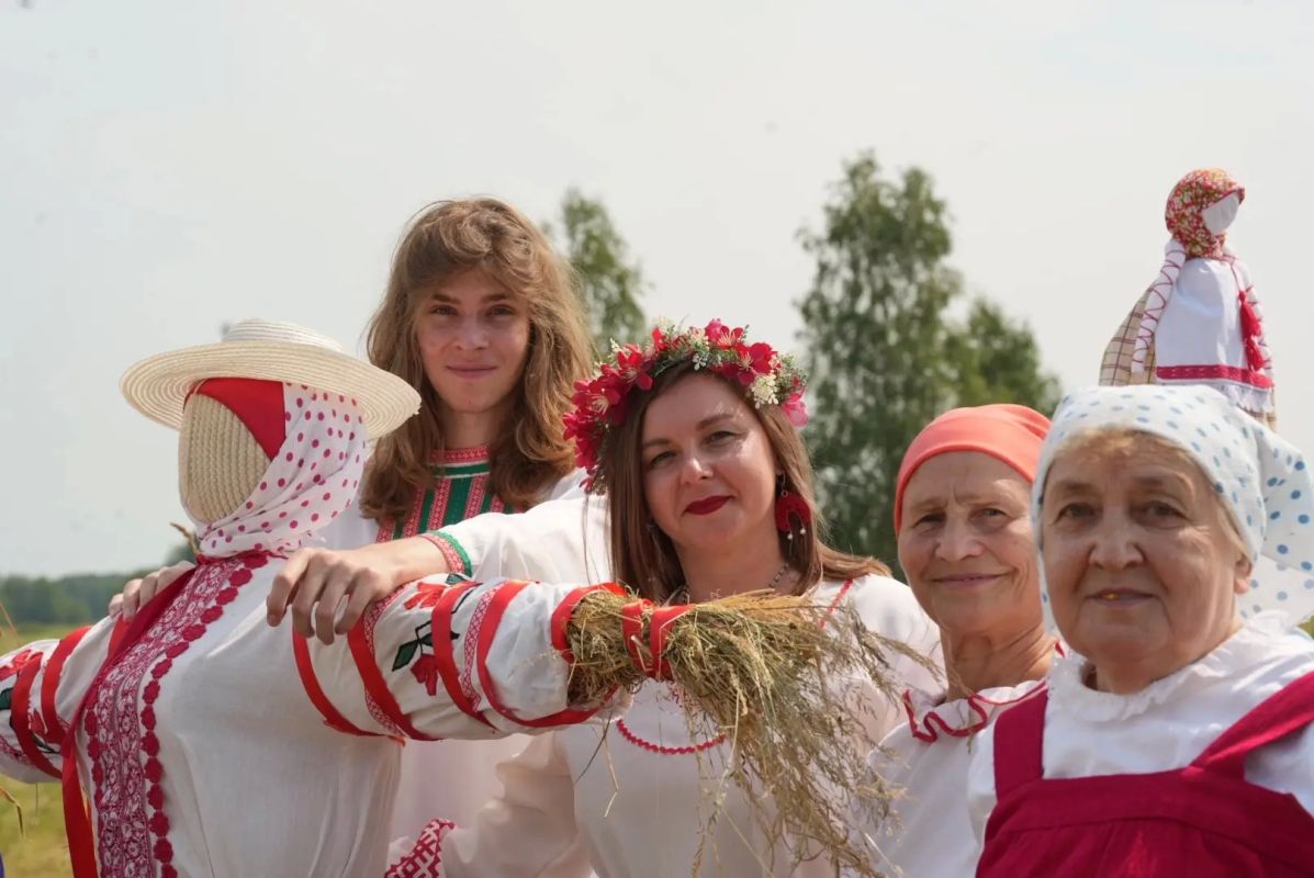 В Томском районе состоялся фестиваль сенокоса В Томском районе состоялся фестиваль сенокоса