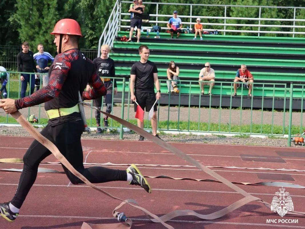 В Томске стартовал чемпионат по пожарно-спасательному спорту В Томске стартовал чемпионат по пожарно-спасательному спорту