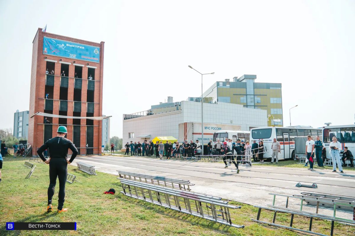 Огонь, азарт и ловкость: показываем, как прошли состязания пожарных в Томске Огонь, азарт и ловкость: показываем, как прошли состязания пожарных в Томске