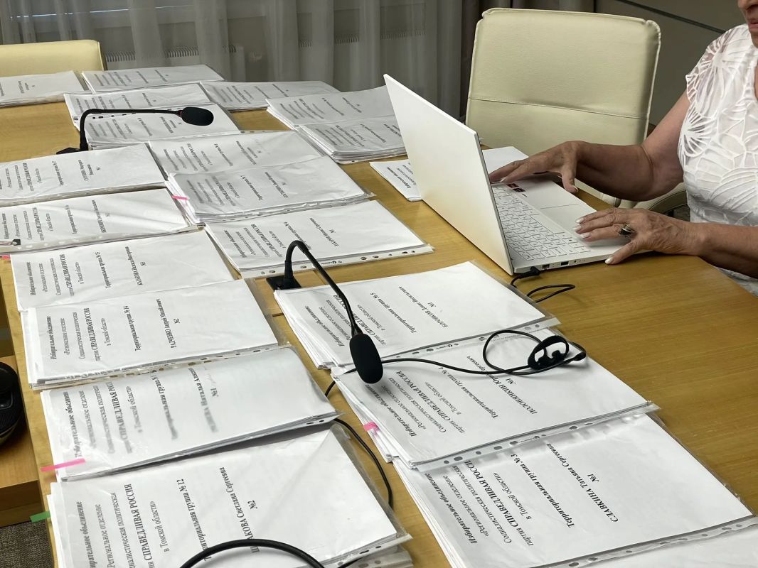 Региональное отделение Социалистической политической партии СПРАВЕДЛИВАЯ РОССИЯ в Томской области представило в Избирательную комиссию Томской области документы для заверения списков кандидатов на выборах депутатов... Региональное отделение Социалистической политической партии СПРАВЕДЛИВАЯ РОССИЯ в Томской области представило в Избирательную комиссию Томской области документы для заверения списков кандидатов на выборах депутатов...
