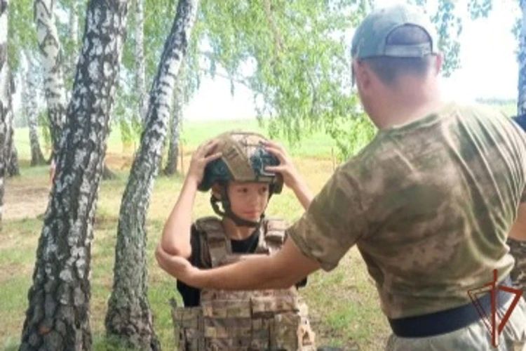 В год 10-летия образования Росгвардии и 215-летия войск правопорядка, а также в рамках всероссийской ведомственной акции «Каникулы с Росгвардией» военнослужащие и сотрудники Сибирского ордена Жукова округа войск национальной... В год 10-летия образования Росгвардии и 215-летия войск правопорядка, а также в рамках всероссийской ведомственной акции «Каникулы с Росгвардией» военнослужащие и сотрудники Сибирского ордена Жукова округа войск национальной...