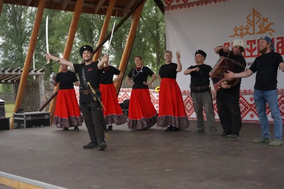 «Любо», «Братина»! В Кривошеино прошел межрегиональный фестиваль казачьей культуры «Любо», «Братина»! В Кривошеино прошел межрегиональный фестиваль казачьей культуры