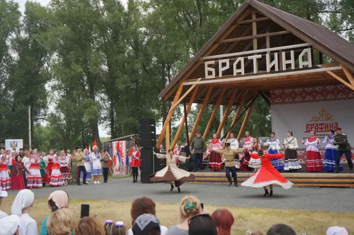 «Любо», «Братина»! В Кривошеино прошел межрегиональный фестиваль казачьей культуры
