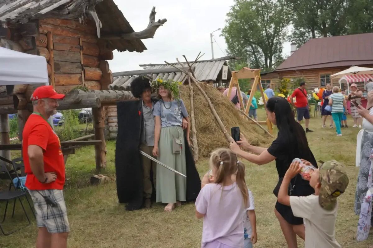 «Любо», «Братина»! В Кривошеино прошел межрегиональный фестиваль казачьей культуры «Любо», «Братина»! В Кривошеино прошел межрегиональный фестиваль казачьей культуры