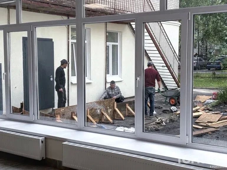 Ремонт корпуса школы №45 на Иркутском тракте почти завершен Ремонт корпуса школы №45 на Иркутском тракте почти завершен
