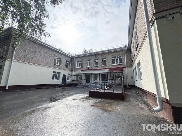 Ремонт корпуса школы №45 на Иркутском тракте почти завершен Ремонт корпуса школы №45 на Иркутском тракте почти завершен