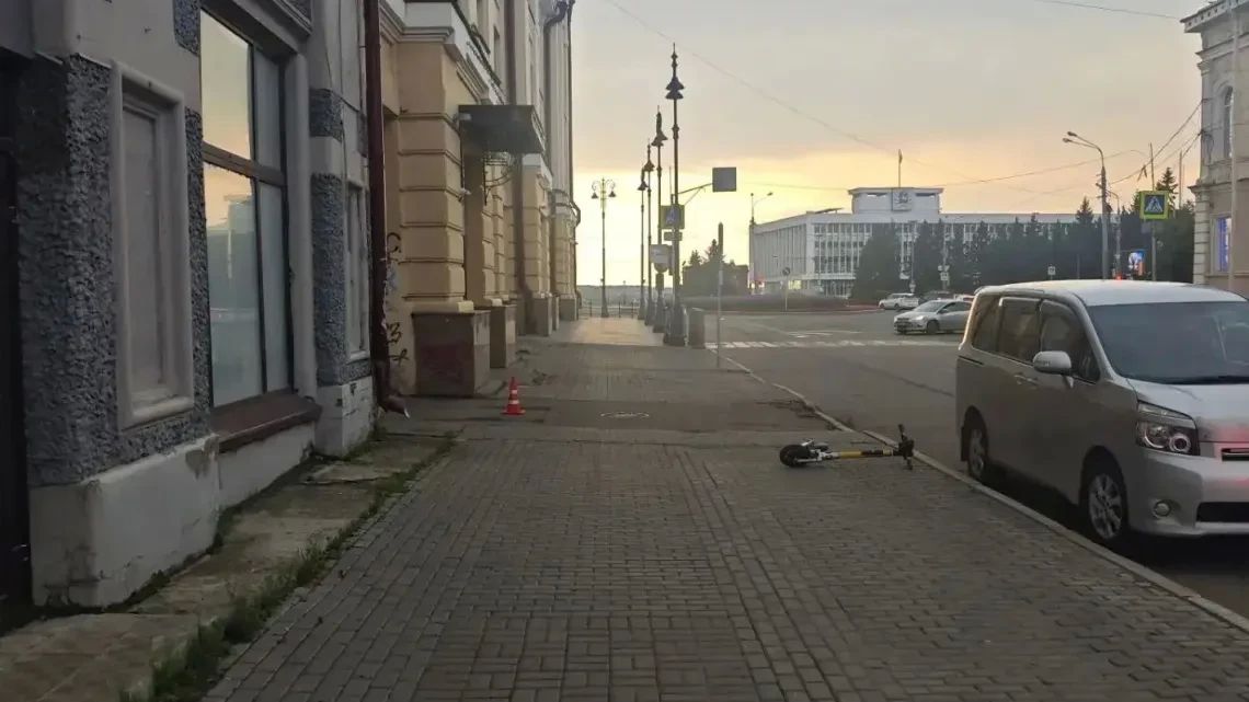 Подросток на электросамокате попал под колеса BMW в Томске