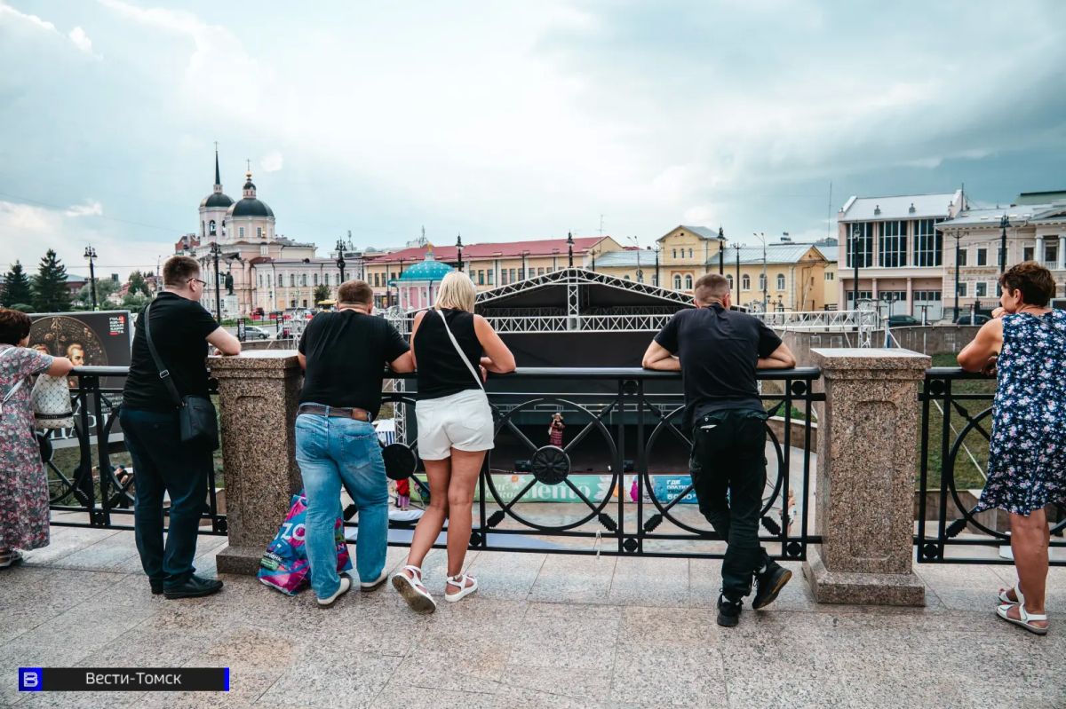 Дух лета и поэзии: показываем, как проходят "Чеховские пятницы" в Томске Дух лета и поэзии: показываем, как проходят "Чеховские пятницы" в Томске