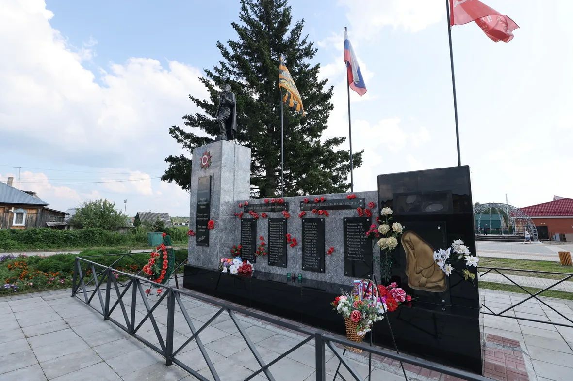 Владимир Мазур: В поездках по районам всегда уделяем большое внимание развитию инфраструктуры в населённых пунктах, созданию комфортных условий для жителей, благоустройству общественных пространств Владимир Мазур: В поездках по районам всегда уделяем большое внимание развитию инфраструктуры в населённых пунктах, созданию комфортных условий для жителей, благоустройству общественных пространств