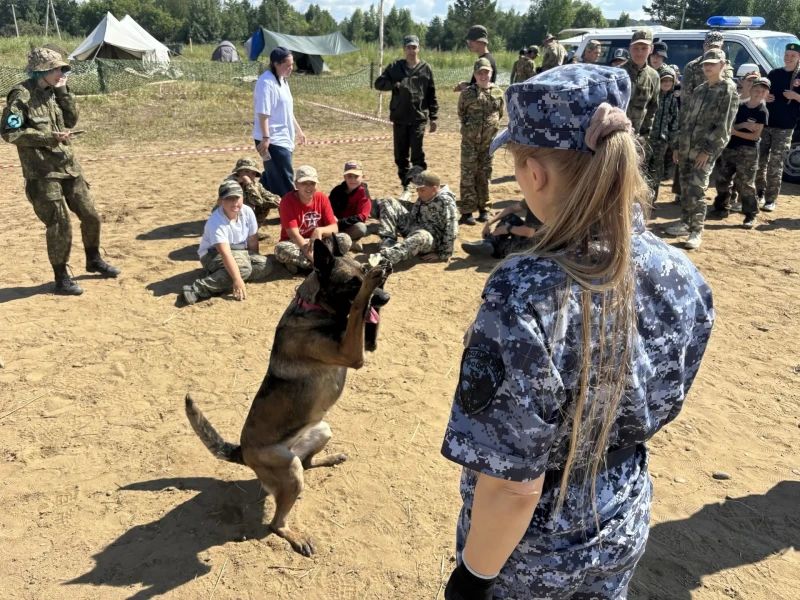 Томская область присоединилась к Всероссийской акции «Зарядка со стражем порядка» Томская область присоединилась к Всероссийской акции «Зарядка со стражем порядка»